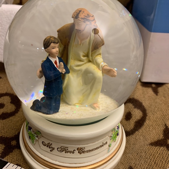 Roman Son's First Holy Communion Snow Globe - New in Box - Picture 1 of 8